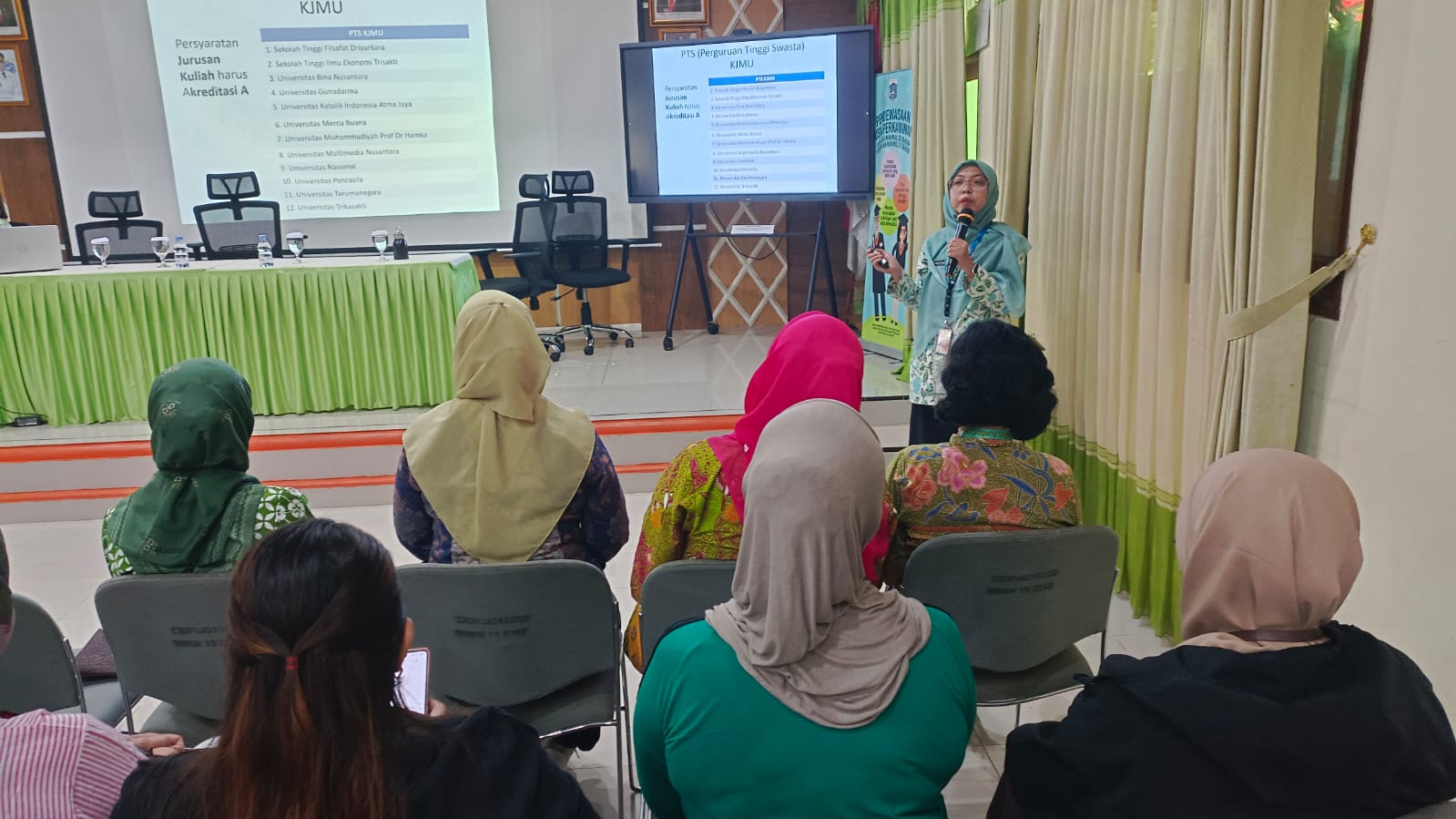 Sosialisasi Program Sekolah kepada Orang Tua/Wali Murid Kelas XII