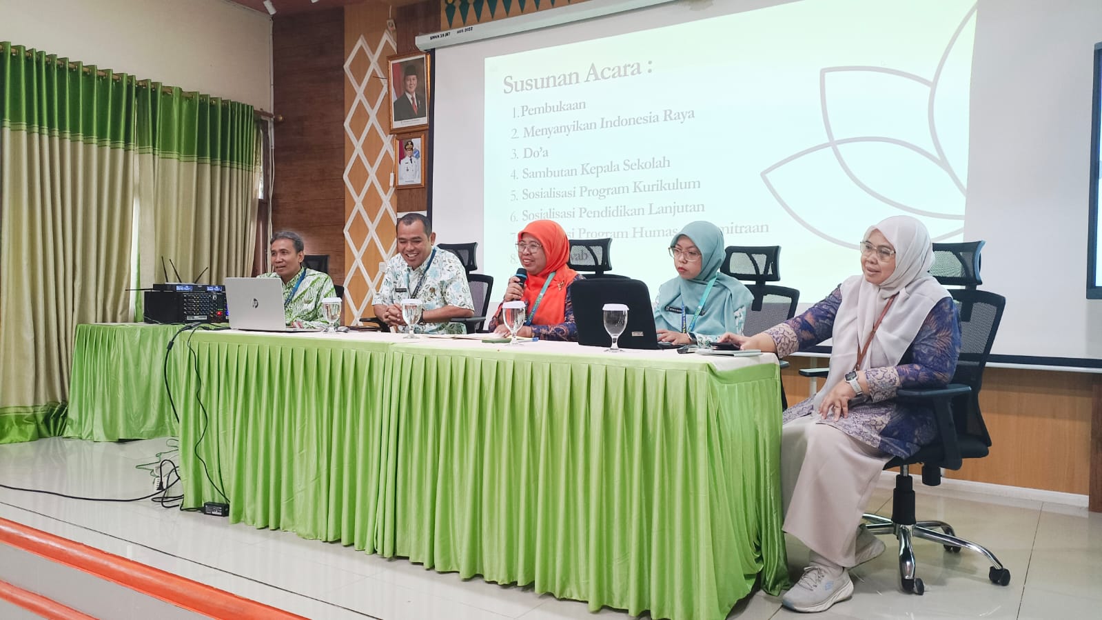 Sosialisasi Program Sekolah kepada Orang Tua/Wali Murid Kelas XII
