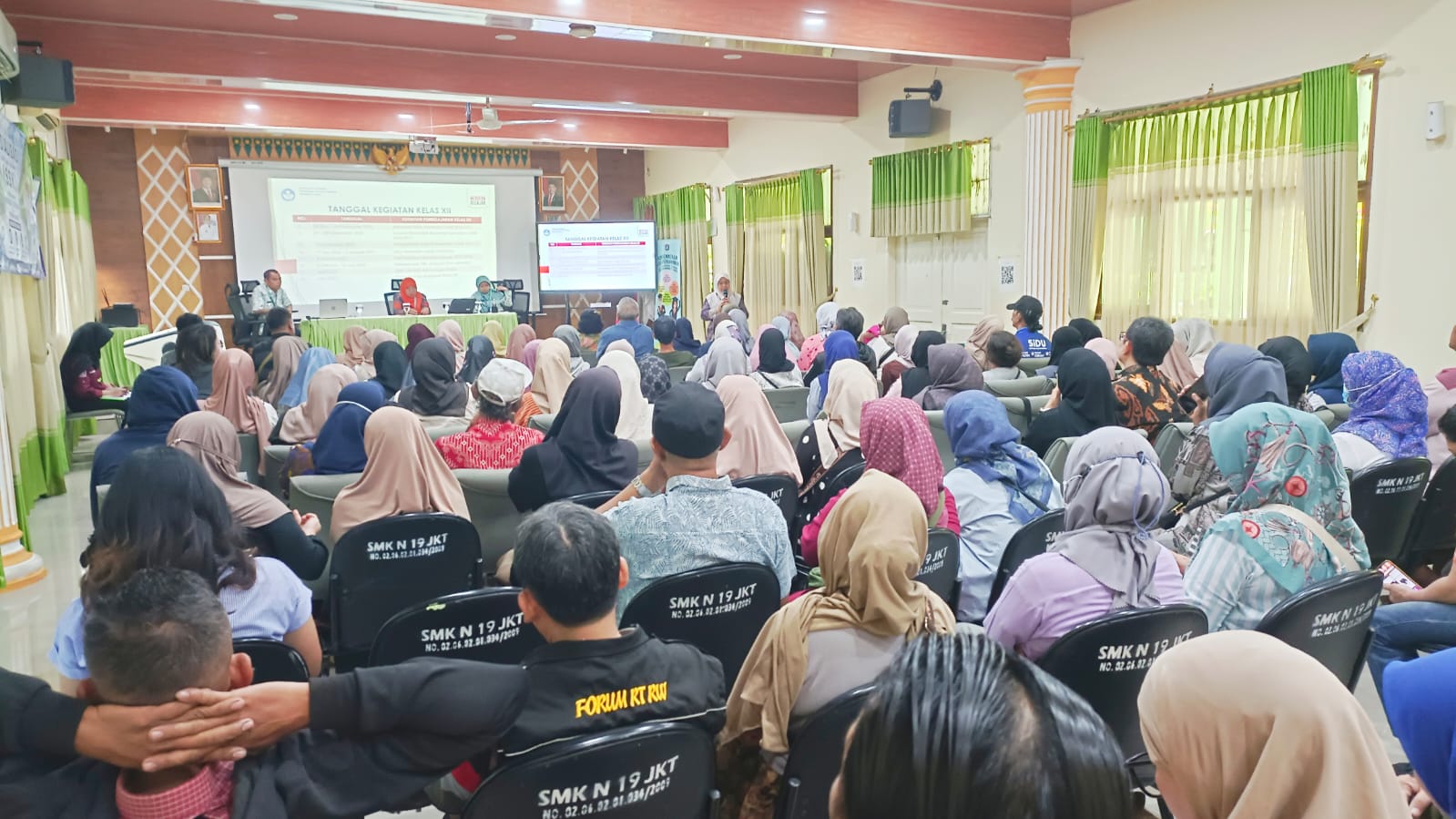 Sosialisasi Program Sekolah kepada Orang Tua/Wali Murid Kelas XII