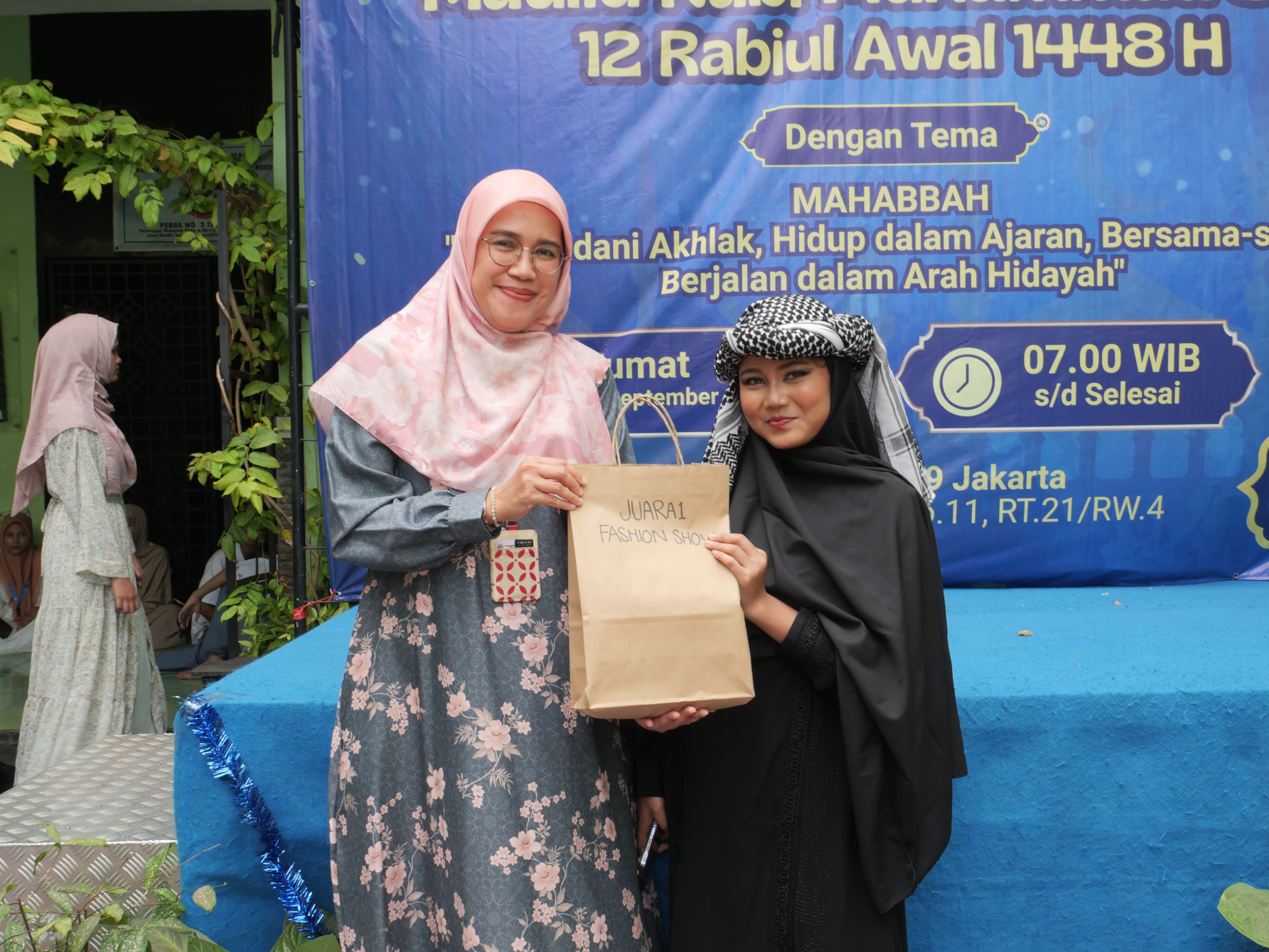 Juara 1 Lomba Fashion Show: Natasya X PF 2