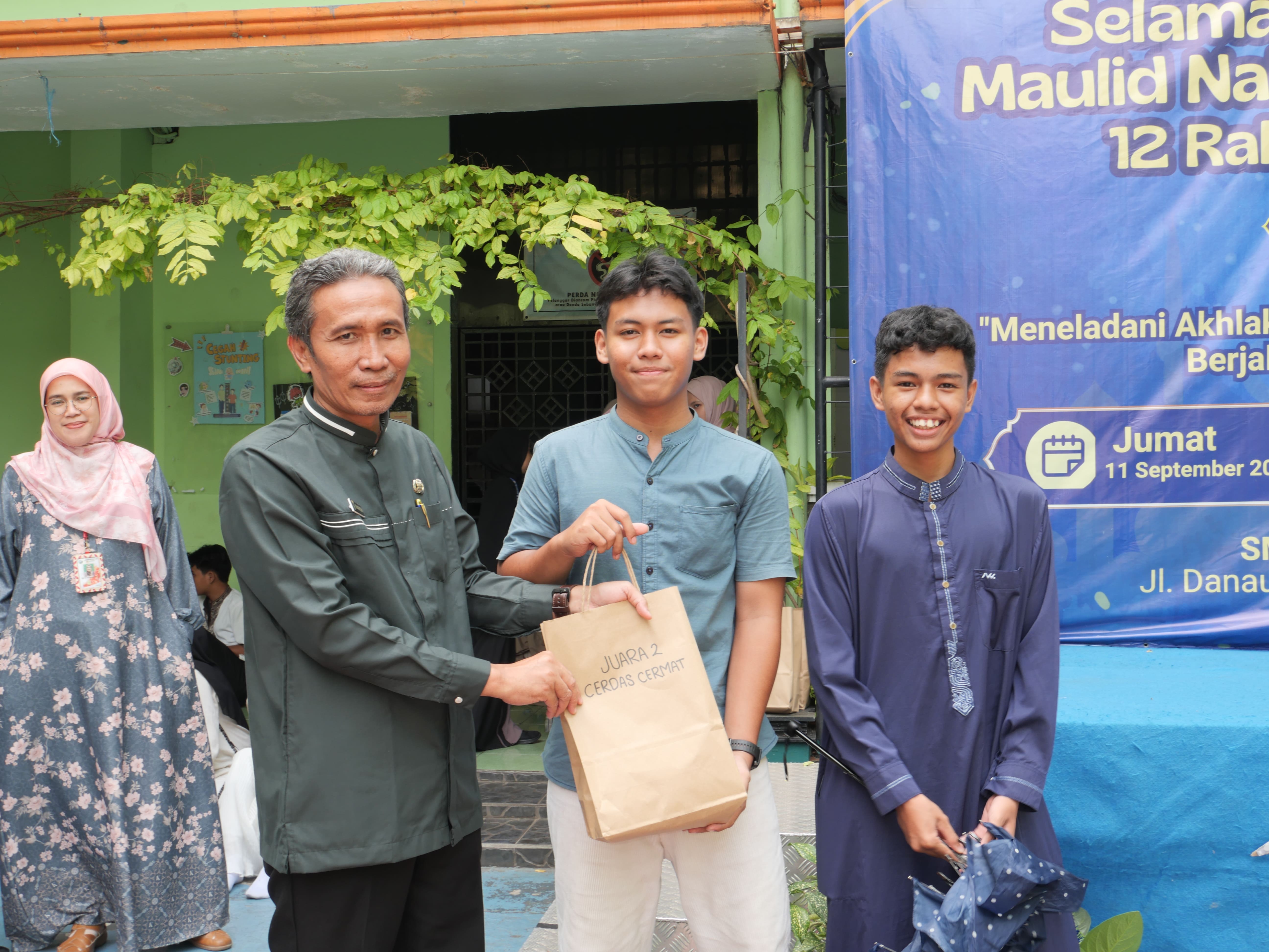 Juara 2 Lomba Cerdas Cermat Islami: X AKL 2